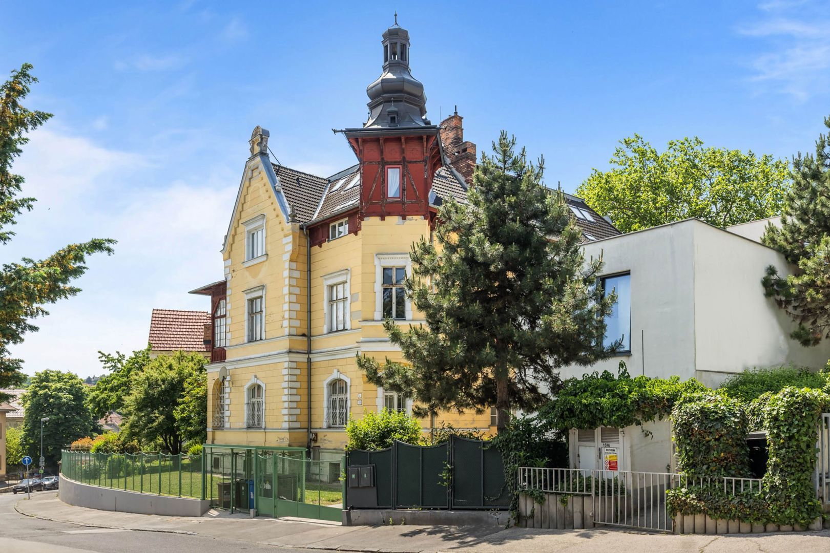 Výnimočný 4‑izbový byt pod Hradom | 174 m², záhrada, parkovanie – foto 3
