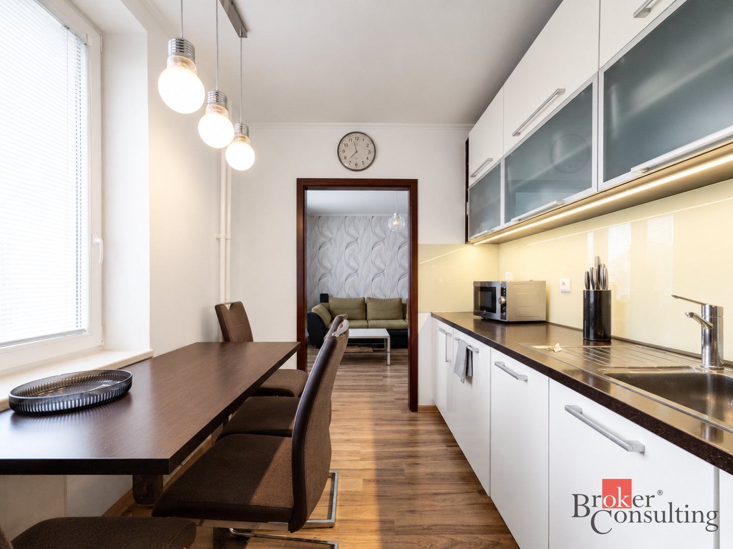 Zariadený 2i byt s klimatizáciou a 2x balkónom - Nové Mesto – foto 4