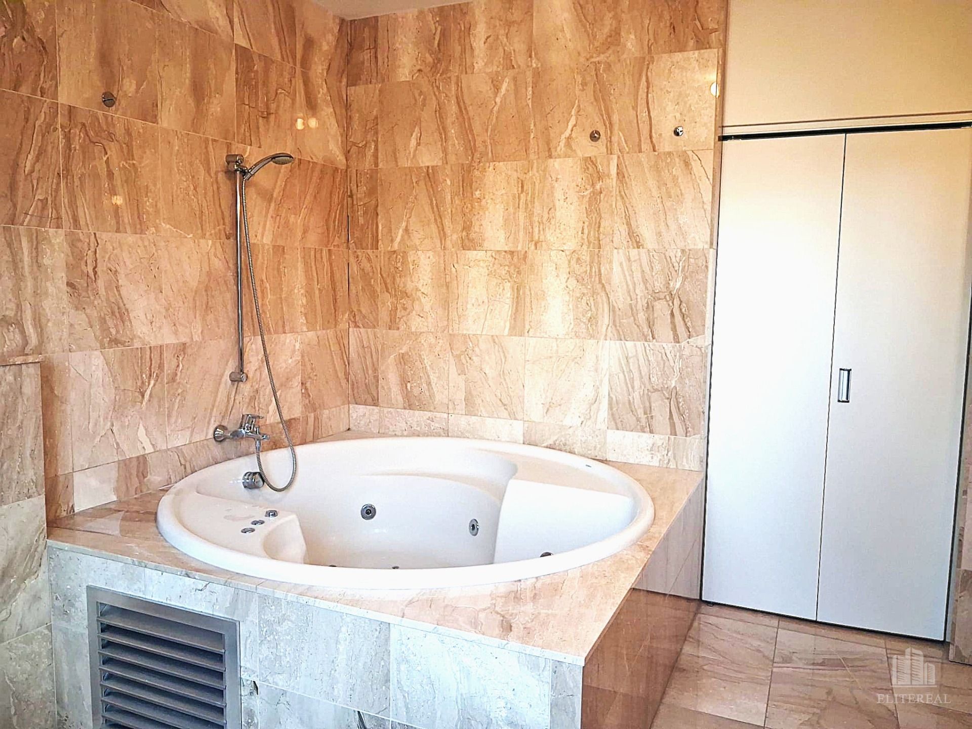 Luxusný a veľkorysý 3‑izbový byt so zimnou terasou ul. Hĺbka ul. BA I – foto 7