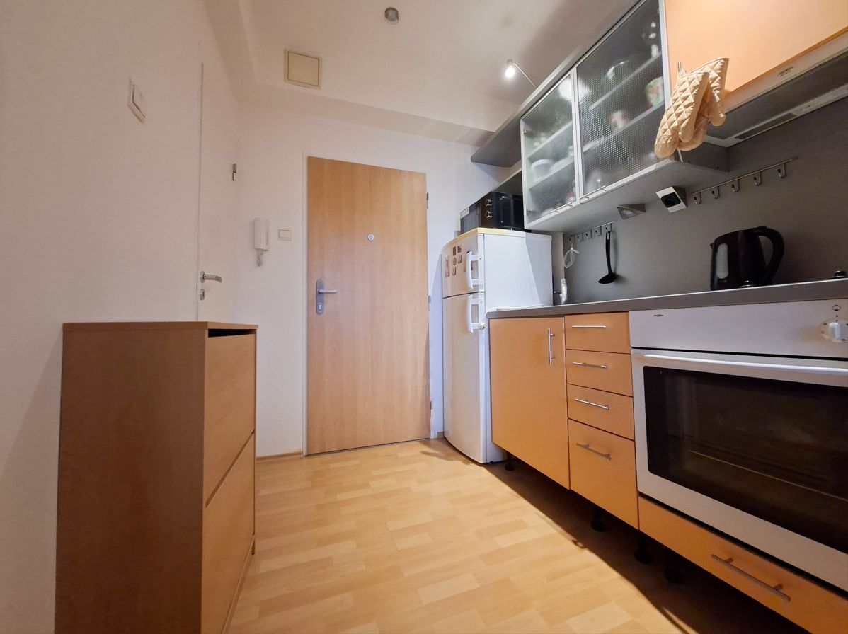 Zariadený 1 izbový byt na ulici Rovniankova v Bratislave – foto 3