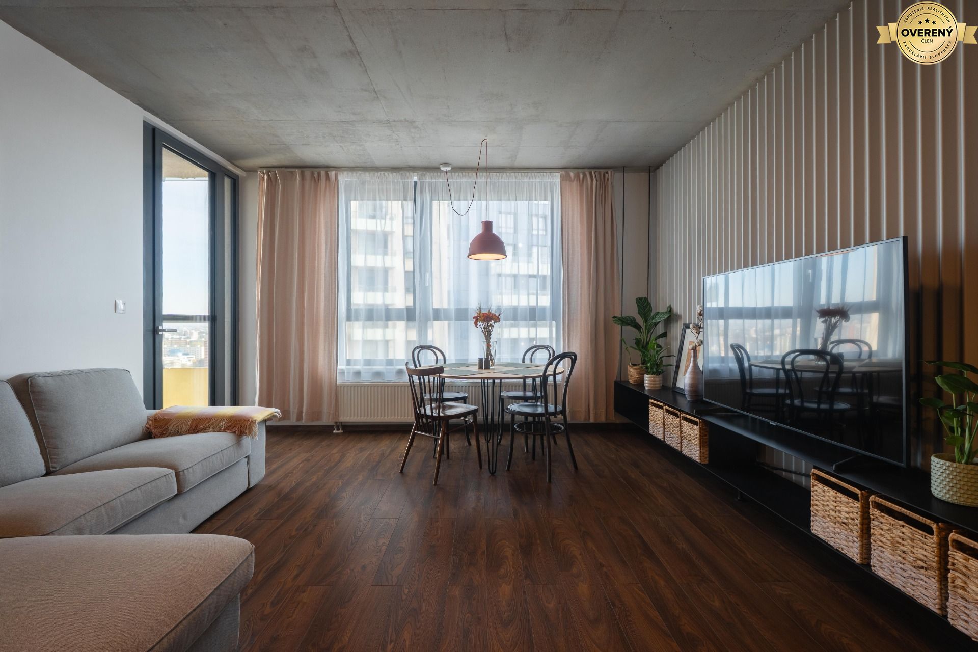 [b]Dizajnový 3‑izbový byt s panoramatickým výhľadom | 82,79 m² | City – foto 9