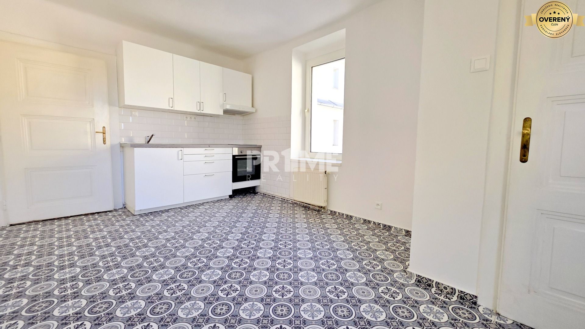 Veľkometrážny staromestký 2i ( 80 m2 ), centrum, loggia, klemensova ul – foto 9