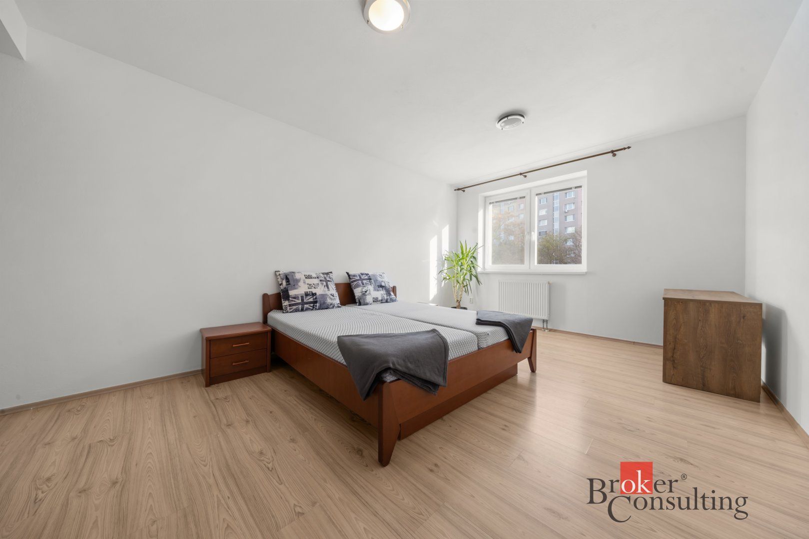 Zariadený 2‑izbový byt (71,41 m²) s parkovacím státím – BA – foto 2