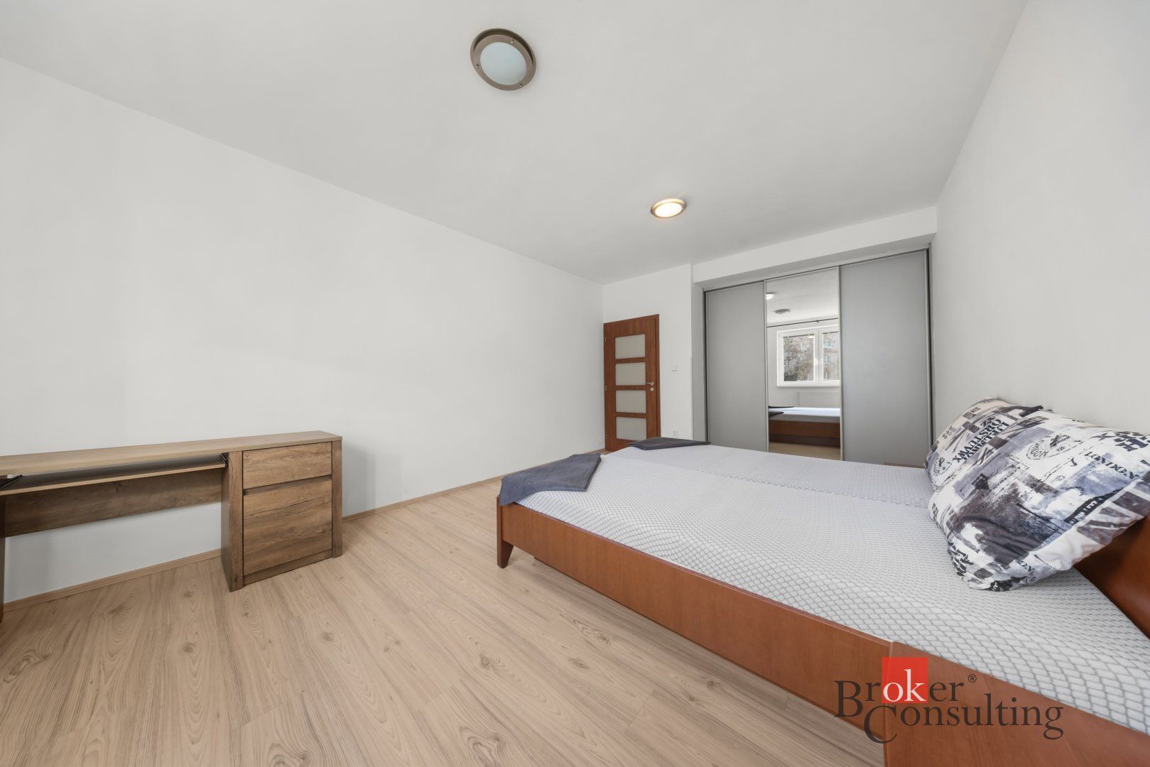 Zariadený 2‑izbový byt (71,41 m²) s parkovacím státím – BA – foto 4