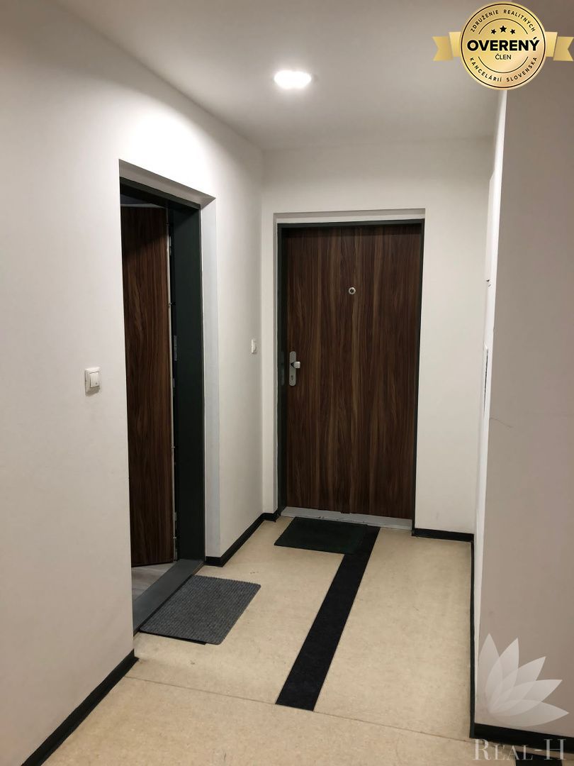 Real – h ponúka na predaj zrekonštruovaný 2 izbový byt v Ružinove – foto 8