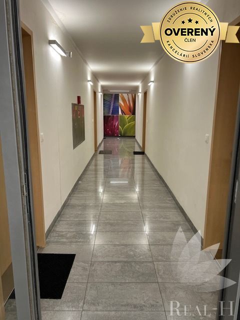 Real -h ponúka na predaj priestranný 2‑izbový byt v troch vežiach – foto 9