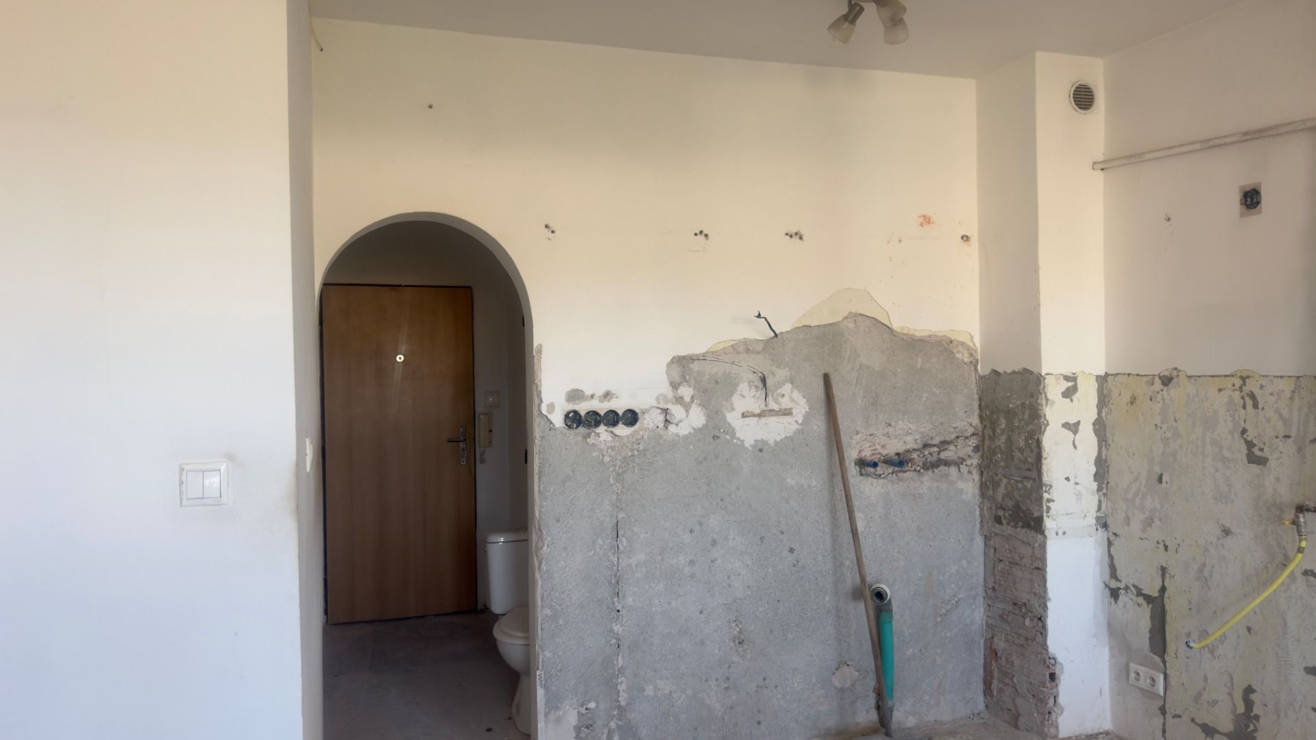 Na predaj garsónka s lodžiou a nádherným výhľadom – Sekurisova, Bratis – foto 4