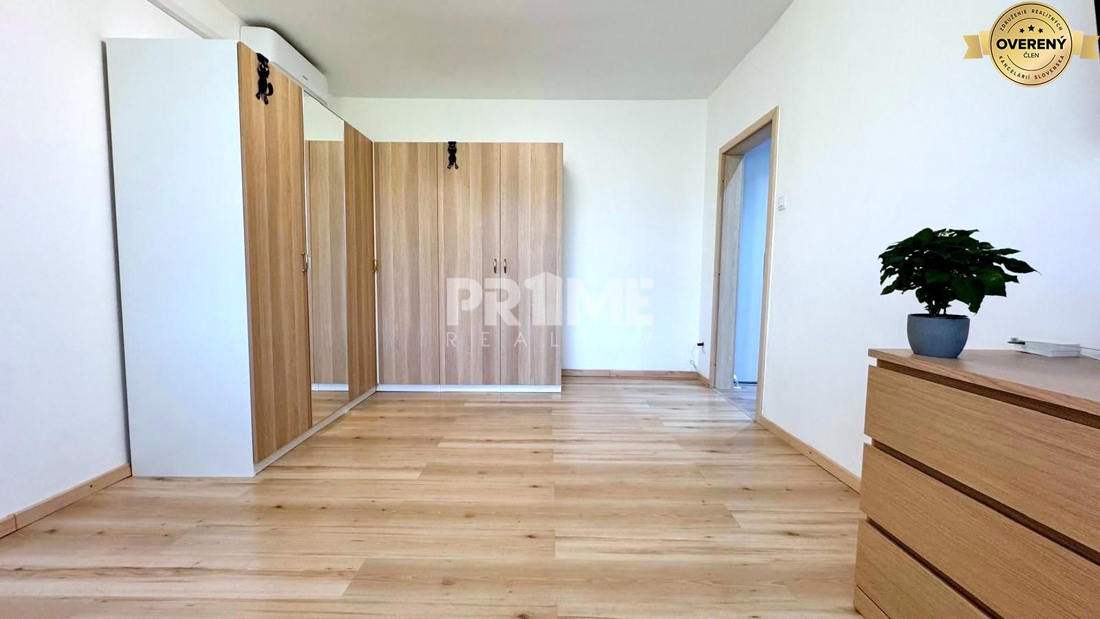 MODERNÝ 1i byt, REKONŠTRUKCIA, KLÍMA, PARKING,Pekníkova ulica,Dúbravka – foto 4