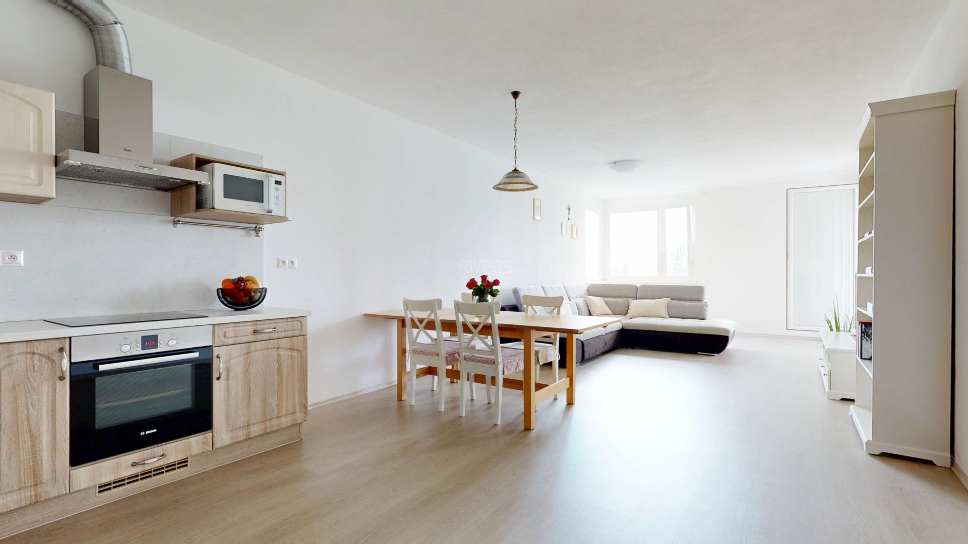 Veľkometrážny slnečný 2‑izbový byt s parkovaním Karlova Ves – foto 2