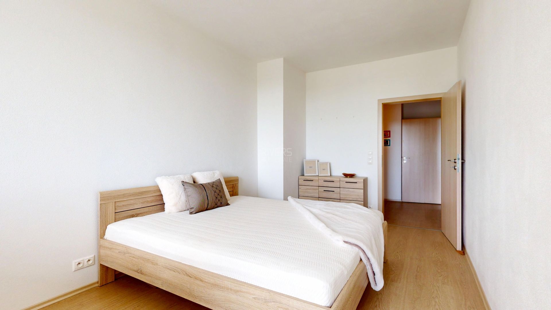 Veľkometrážny slnečný 2‑izbový byt s parkovaním Karlova Ves – foto 7
