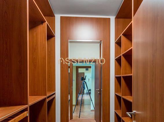 Výnimočne priestranný 7‑izbový mezonet s terasou a dvojgará – foto 8
