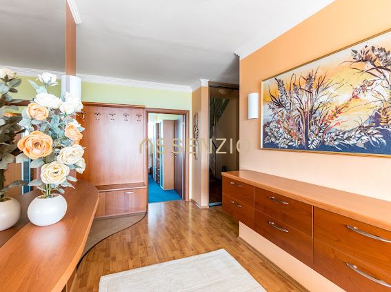 Výnimočne priestranný 7‑izbový mezonet s terasou a dvojgará – foto 7