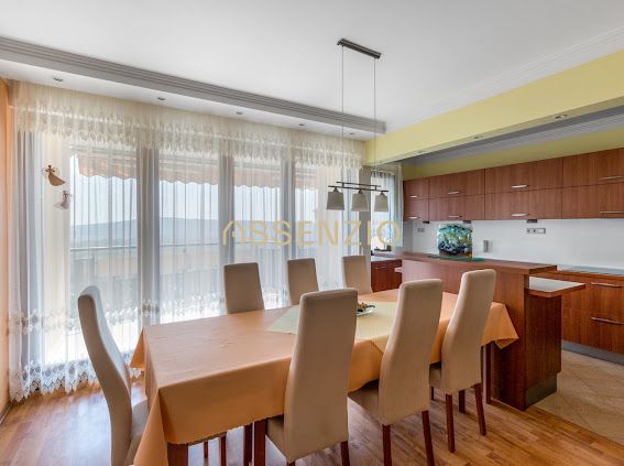 Výnimočne priestranný 7‑izbový mezonet s terasou a dvojgará – foto 2