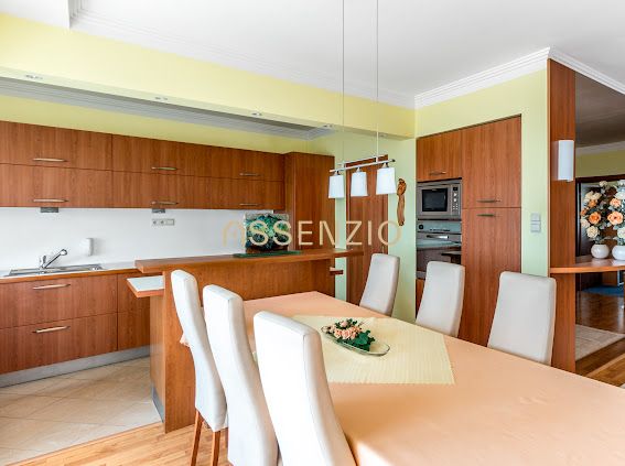 Výnimočne priestranný 7‑izbový mezonet s terasou a dvojgará – foto 3