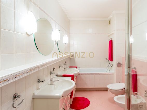 Výnimočne priestranný 7‑izbový mezonet s terasou a dvojgará – foto 10