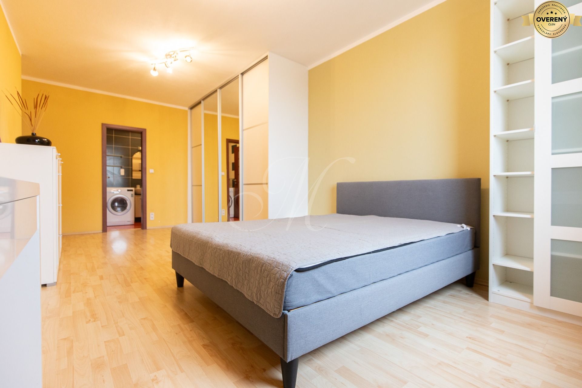 Útulný zariadený 2i byt s parkovaním – foto 9