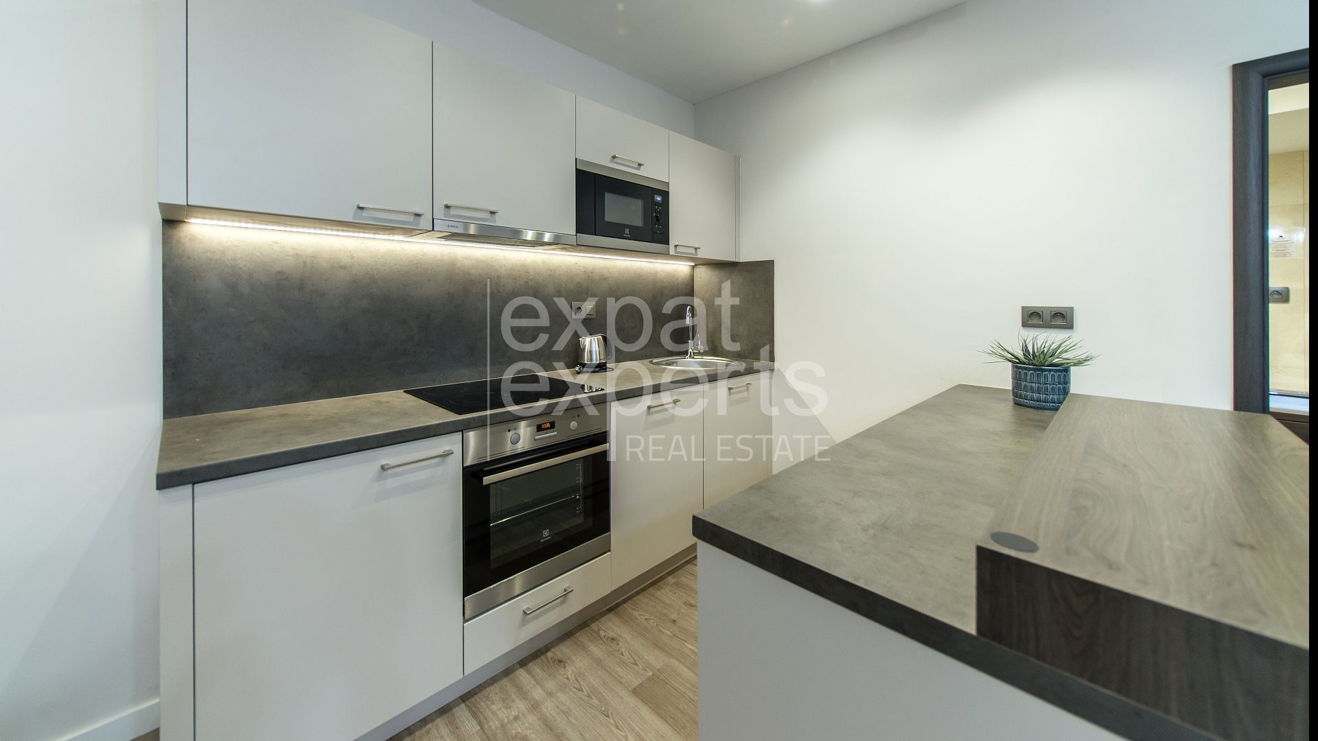 Nádherný 3i mezonet 75m2, klimatizácia, upratovanie v cene, parkovanie – foto 3