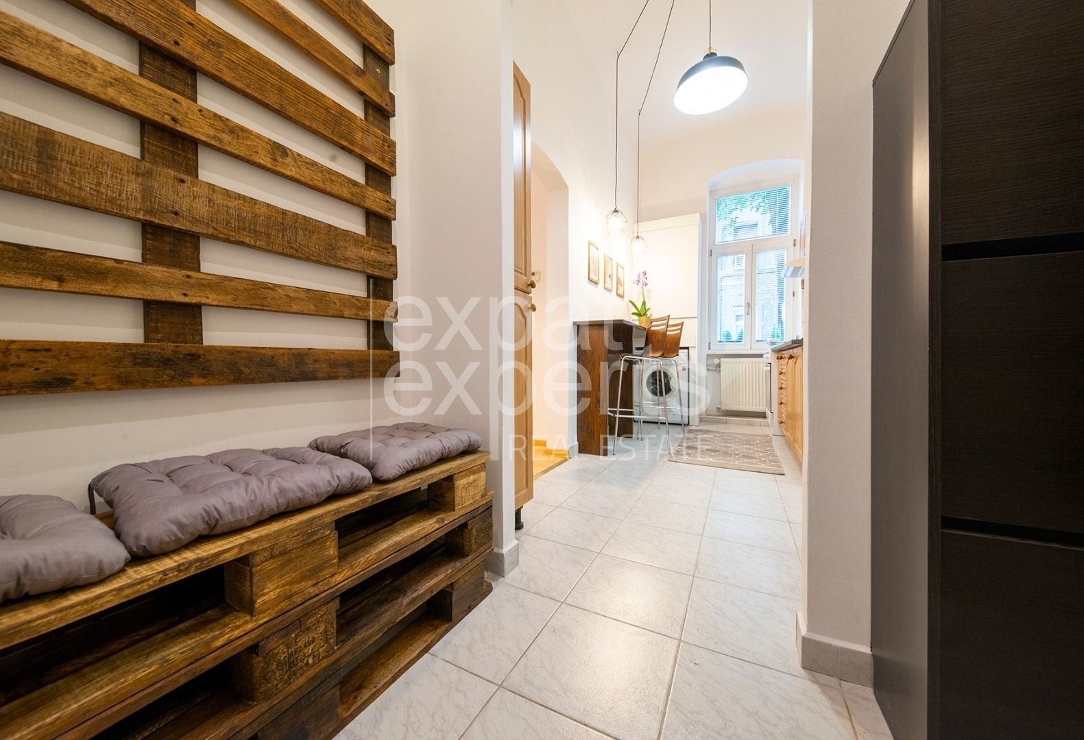 REZERVOVANÉ Útulný 2i byt 44 m2, v historickej budove, vysoké stropy – foto 9