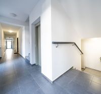 PRENAJATÉ: 2 izb. byt s vnútorným parkov. miestom, Kmeťova, Košice - DSC00752.jpg