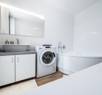 PRENAJATÉ: 2 izb. byt s vnútorným parkov. miestom, Kmeťova, Košice - DSC00955.jpg