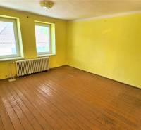 Romantický pozemok s pôvodným domom v obci Hubina - Hubina 82