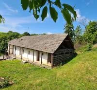 Romantický pozemok s pôvodným domom v obci Hubina - Hubina 82