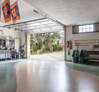 Unikátna 8-izb vila 990m2, súkromie, tenisový kurt, bazén, záhrada 33á - pl16 garage.jpg