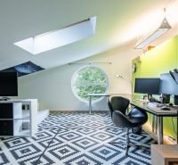 Unikátna 8-izb vila 990m2, súkromie, tenisový kurt, bazén, záhrada 33á - bedroom in attic.jpg