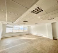 Na prenájom kancelárske priestory 200 m2 v Living centre v Žiline - Kancelária 200 m²