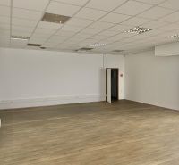 Na prenájom kancelárske priestory 200 m2 v Living centre v Žiline - Kancelária 200 m²