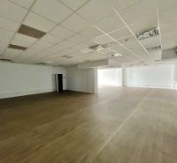 Na prenájom kancelárske priestory 200 m2 v Living centre v Žiline - Kancelária 200 m²