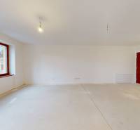 Exkluzívne 2 izbový byt , 83m2, Zimná ul., Spišská Nová Ves - 14.jpg