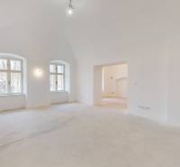 Exkluzívne 2 izbový byt , 83m2, Zimná ul., Spišská Nová Ves - 1.jpg