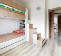 Na-predaj-utulny-3-izbovy-byt-v-Holici-Bedroom.jpg