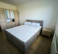 3-izbový byt s predzáhradkou a parkovaním v Kriváni  na prenájom
