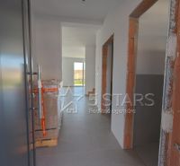 Novostavba 4 izb. RD „ J“, Mníchovská alej - rodinny dom-mnichovska alej-5starsreality-3.jpg