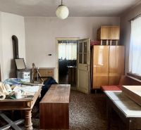 Pozemok s dvomi prístupmi a starším domom v Reci - IMG_5832.jpeg