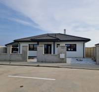 NOVOSTAVBA - VÝBORNÝ 4-izbový dom v Senci. - 20240827_170049.jpg