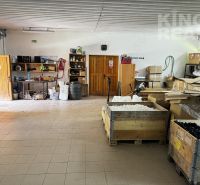 Výrobné haly s administratívou a rozľahlým pozemkom. - -66b4a308624c410dc0212180.jpg