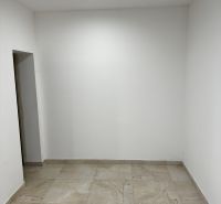 Výrobné haly s administratívou a rozľahlým pozemkom. - -66b4a30f28a63a3c1b4dbe81.jpg
