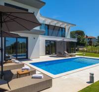 CHORVÁTSKO - Krásna moderná vila s garážou - POREČ - 11.jpg