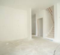 NOVOSTAVBA - 4i rodinný dom 117 m2 - Streženice - Púchov - upravene pozemok-10.jpg