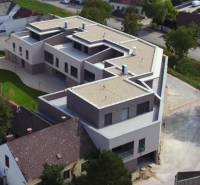Novostavba: 2-izbový byt, 12 km od Viedne, Münichsthal - Nadčasový komplex budov na ulici Münichsthal obklopený zeleňou a 2-izbový bytový priestor.