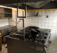 Predaj gastro priestoru, Hornerstraße, Hornerstraße, Hollabrunn - Kuchyňa na Hornerstraße s Gastro priestormi s vybavením: sporák, digestor, kuchynský pult.