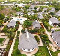 ZARIA GARDEN BUNGALOWS - Výstavba domov v tropickom rezorte, zeleň a bazénová infraštruktúra vytvárajú príjemnú atmosféru.