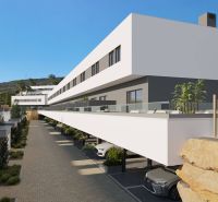 Radové domy Blue Wave - oblasť Manilva, Španielsko - Rodinný dom v Manilve s modernou architektúrou, obklopený zeleňou a garážami.