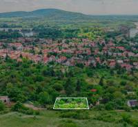 DEVÍN, záhrada 210 m2 s neopakovateľným VÝHĽADOM na HRAD DEVÍN a DUNAJ - Letecký pohľad na Záhrady v Bratislave - Devíne na Spätnej ceste, s dunajskou scenériou.