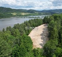 Predaj, orná pôda   4565 m2 Považská Bystrica, Miloc... - Jazero a lesné pozemky v Považskej Bystrici obklopené zeleňou a lesnou krajinou.