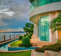 PARADISE OCEAN VIEW PATTAYA - Výstavba bytov v Pattayi s výhľadom na more a upravenou záhradou.