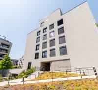 Krásny, elegantný 2i byt 52m2, lodžia, A/C, parking, BORY NA HRÁDZI - Obytný dom s rampou a zeleňou na Mateja Encingera, Bratislava - Devínska Nová Ves.